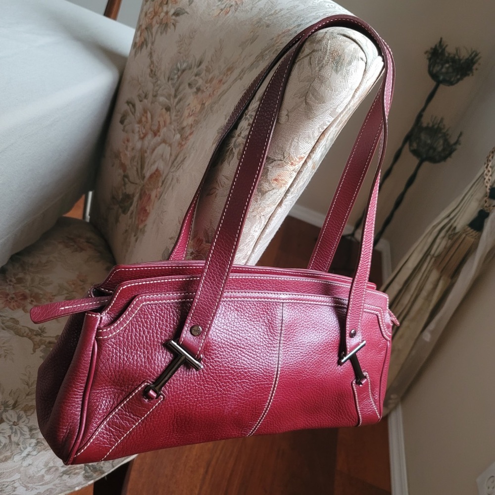 Authentic Tod’s leather handbag, color red, preowned